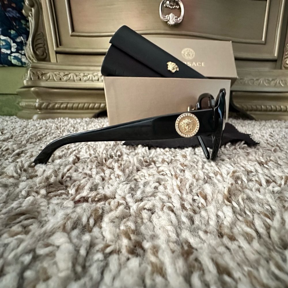 🏝️🏝️🏝️VERSACE SUNGLASSES🏝️🏝️🏝️ - Picture 9 of 13
